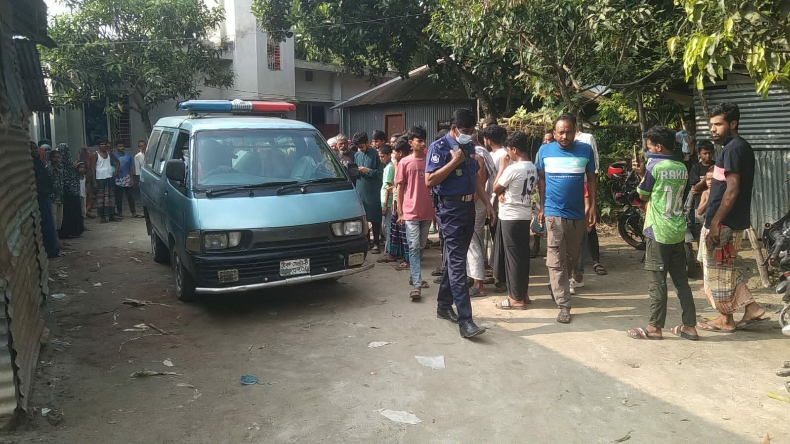 পাবনায় ঝুলন্ত অবস্থায় প্রবাসীর স্ত্রীর মরদেহ উদ্ধার